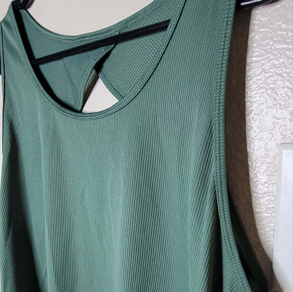 Open Back Work Out Tank Top Green Women's Large